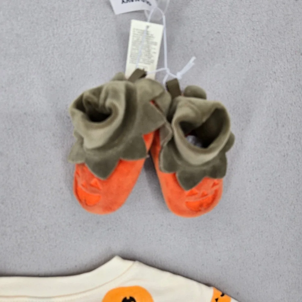 Old Navy Baby NWT 0-3M Pumpkin Sweatshirt Terry Cloth Joggers‎ & Booties Set